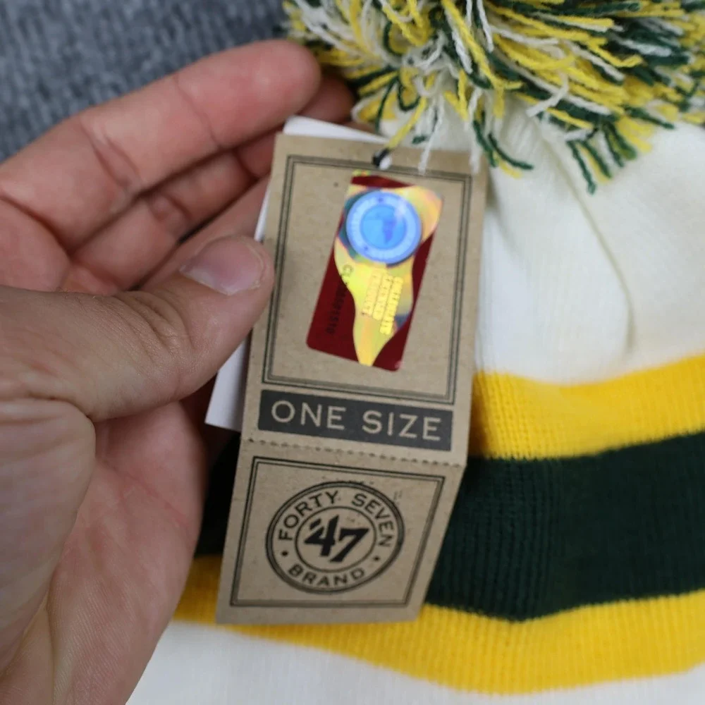 North Dakota State Bison Hat Beanie Mens One Size Green White NCAA‎ Football Pom